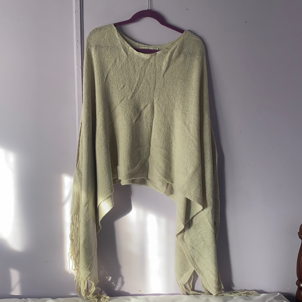 Abercrombie cream knit poncho